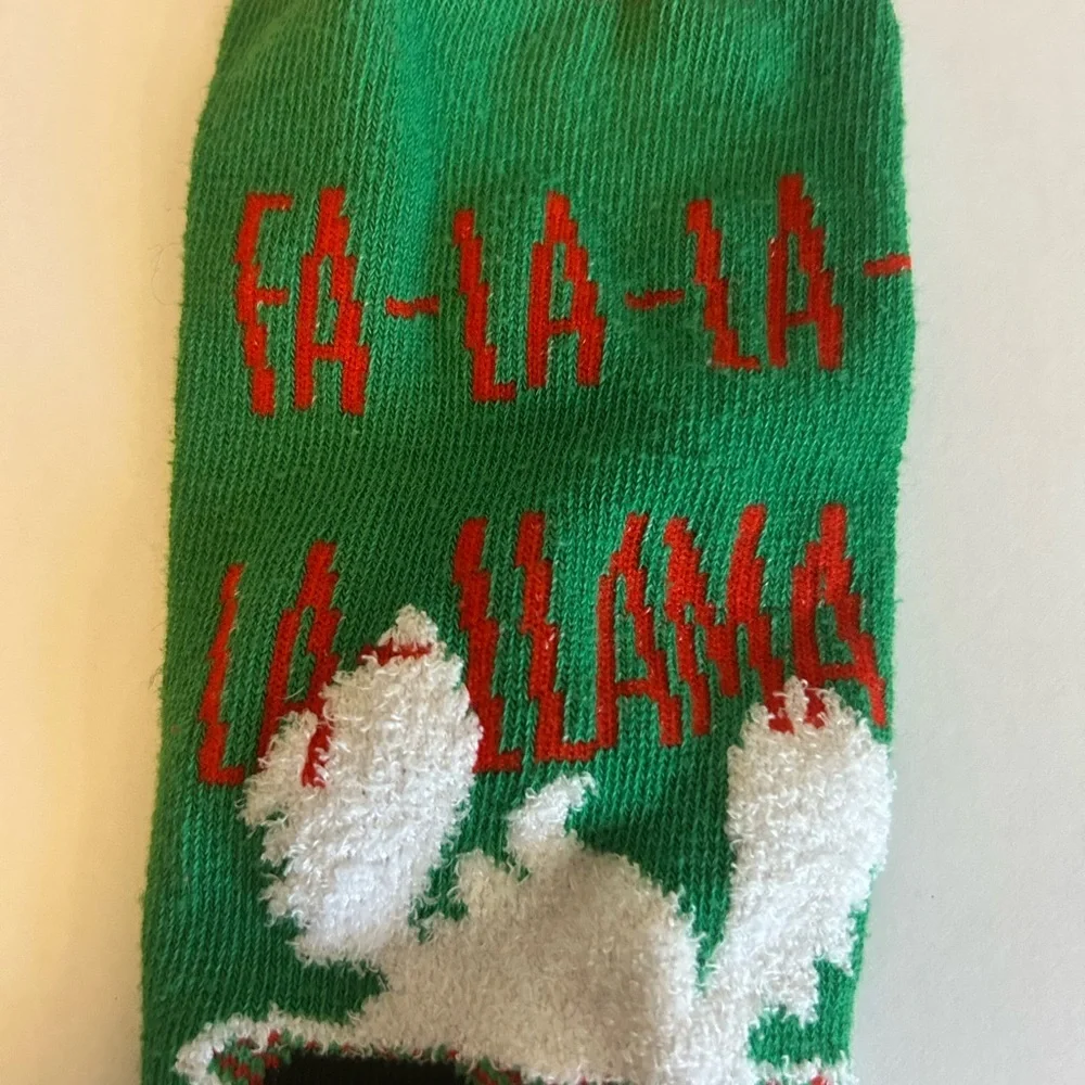 Women's Green & Red Llama Holiday Crew Socks